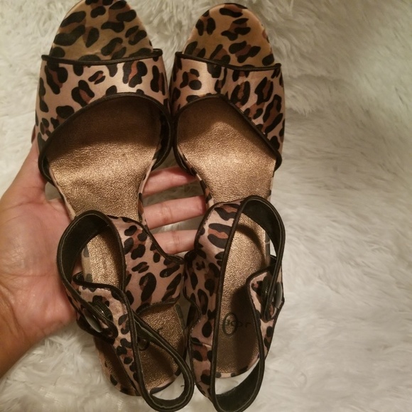 🎉 Beautiful Leopard Print Sandal - Picture 7 of 8